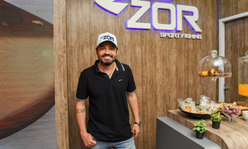 Fernando Zor recebe estatueta do Grammy Latino e lança marca de vestuário de pesca