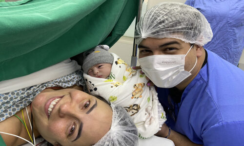 Lucas Akira, dupla com seu irmão Fábio, celebra a chegada do primeiro filho