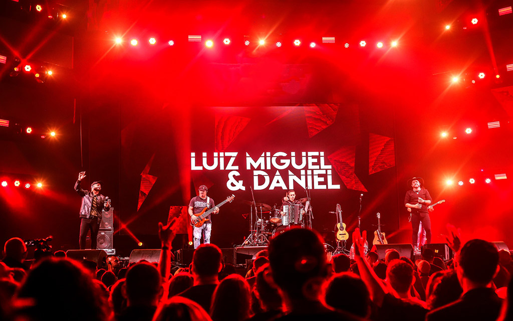 Festa do Peão de Barretos vai ferver com o show da dupla Luiz Miguel & Daniel