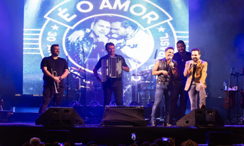 Zezé Di Camargo & Luciano lançam turnê em São Paulo e recebem família e amigos