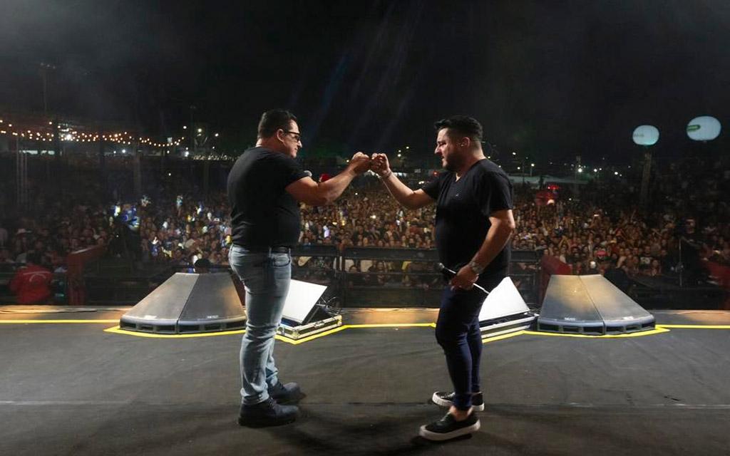 Bruno e Marrone receberam Enzo Rabelo no palco do Caldas Country Festival