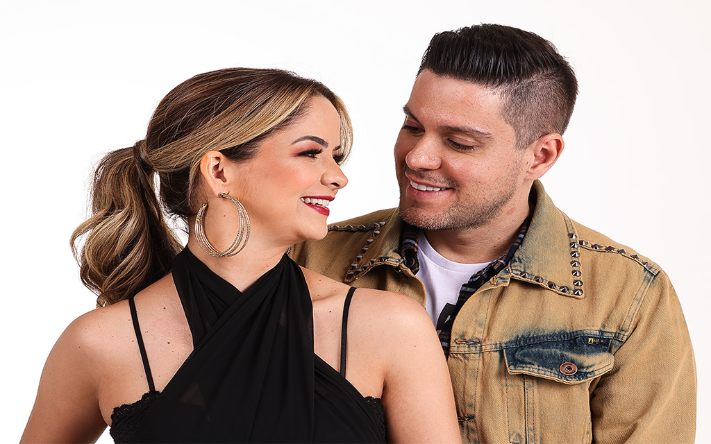 Maria Cecilia e Rodolfo lançam o álbum de “15 Anos” em show inédito no Villa Country