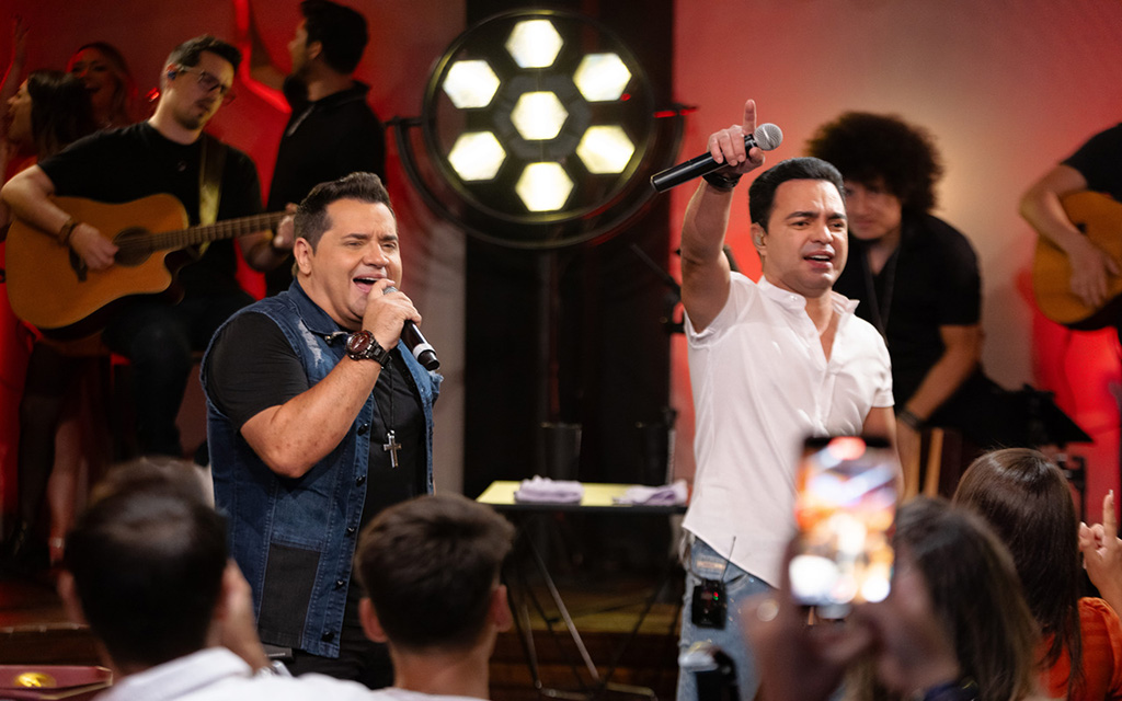 Cleiton & Camargo apresentam a faixa “Meu Ponto Fraco” com uma nova roupagem