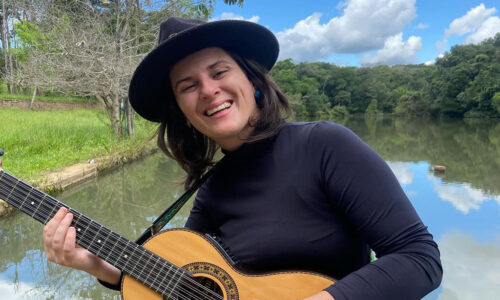 ENTREVISTA EXCLUSIVA: Violeira Fabiola Beni se conecta com a música raiz trazendo abordagens contemporâneas