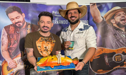 Fernando, dupla de Sorocaba, comemora aniversário de 40 anos com bolos realistas