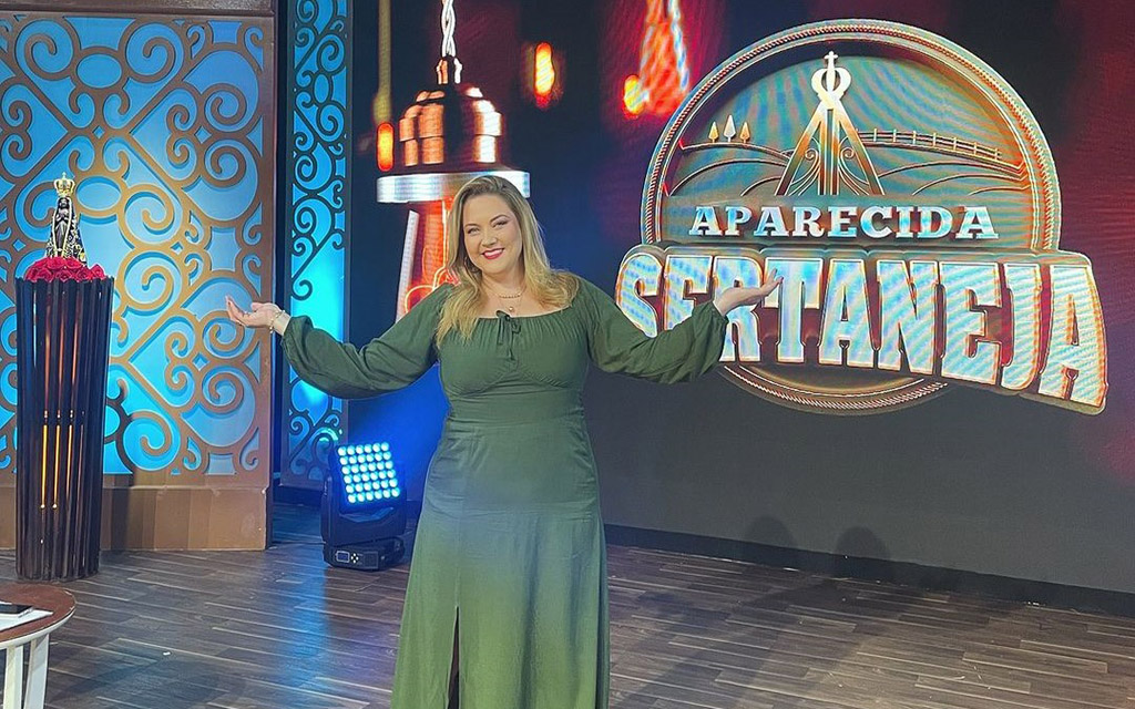 Mariângela Zan recebe no palco da TV Aparecida várias atrações musicais.