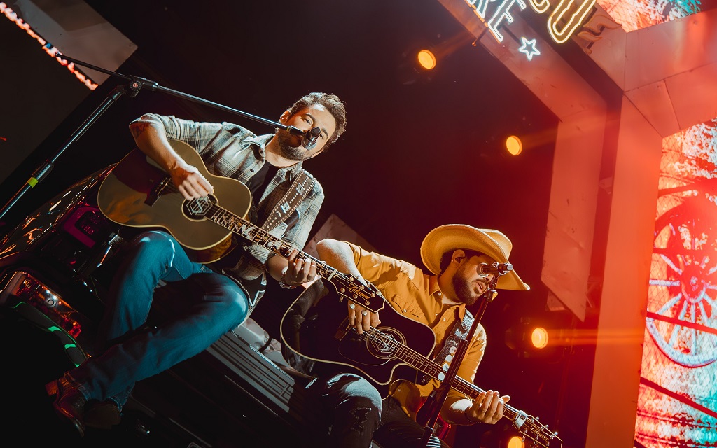 Show da dupla é uma experiência única com música e gastronomia