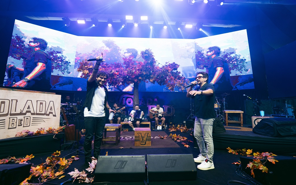 Com repertório vibrante e cheio de hits, Bruninho & Davi incendiaram o palco