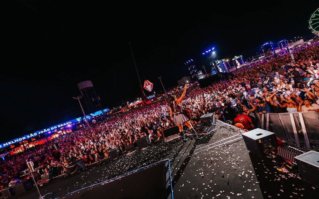 Com show que mesclou o sertanejo moderno à tradição nordestina