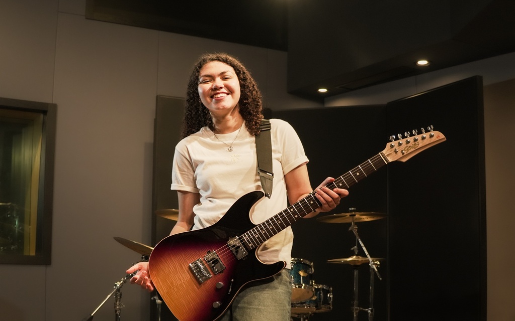 Guitarrista de 19 anos se apresenta no dia 13/6