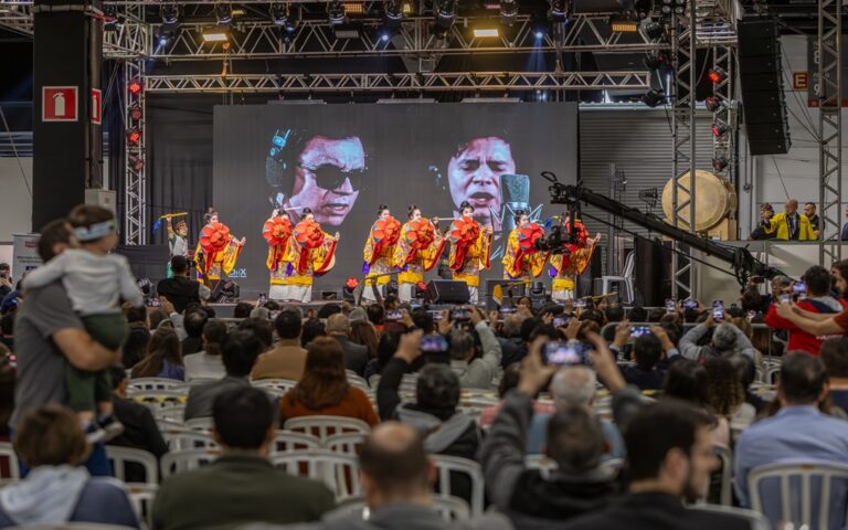 Chitãozinho & Xororó e banda japonesa lançam música com interpretação bilíngue em celebração histórica