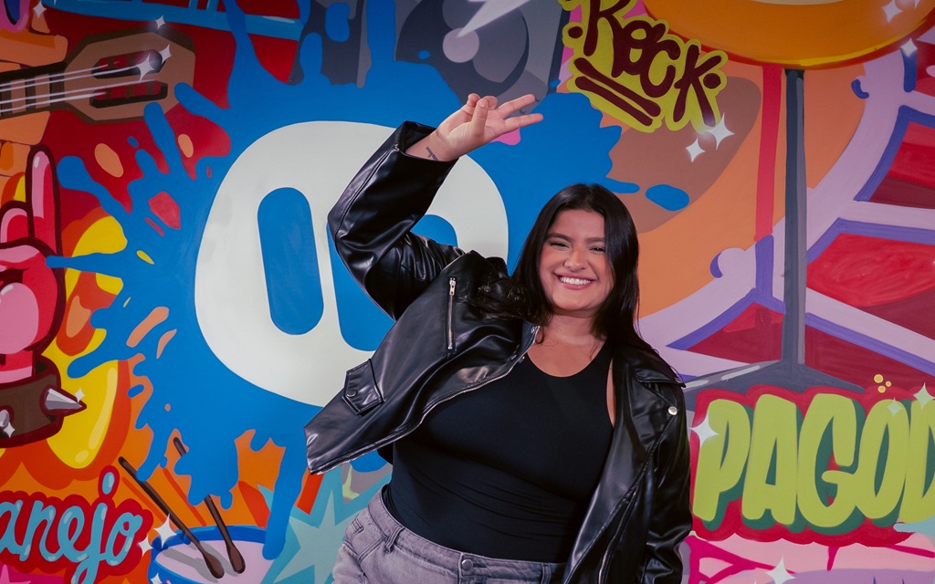 Nova contratada da Warner Music Brasil, artista mineira estreia na gravadora com feat especial