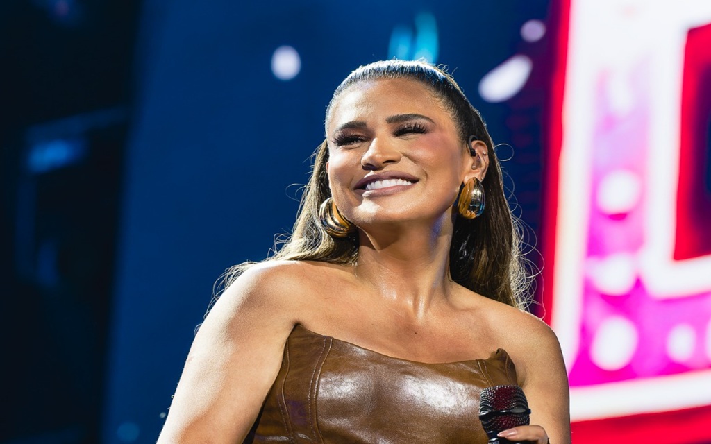 Subindo cada vez mais nas paradas, artista celebra 15 milhões