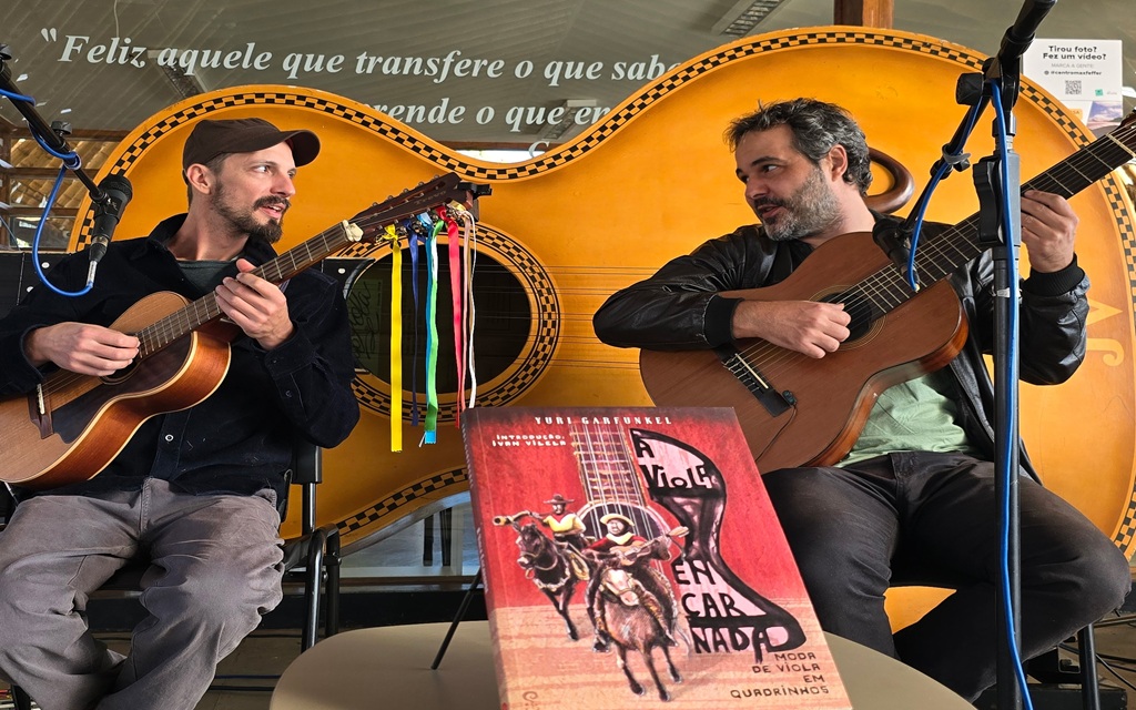 Mostra que reúne originais da HQ 'A Viola Encarnada - Moda de Viola em Quadrinhos'