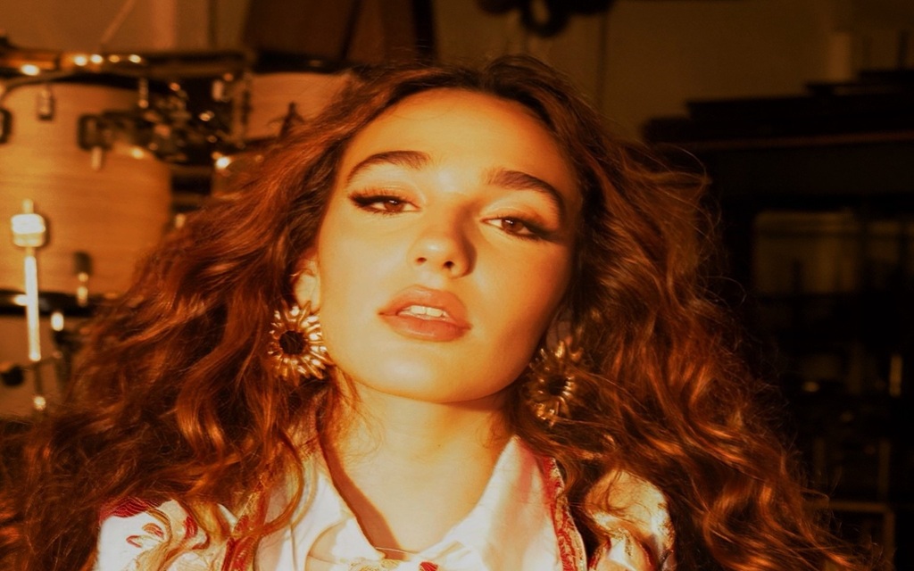 Artista vai cantar grandes sucessos da música sertaneja