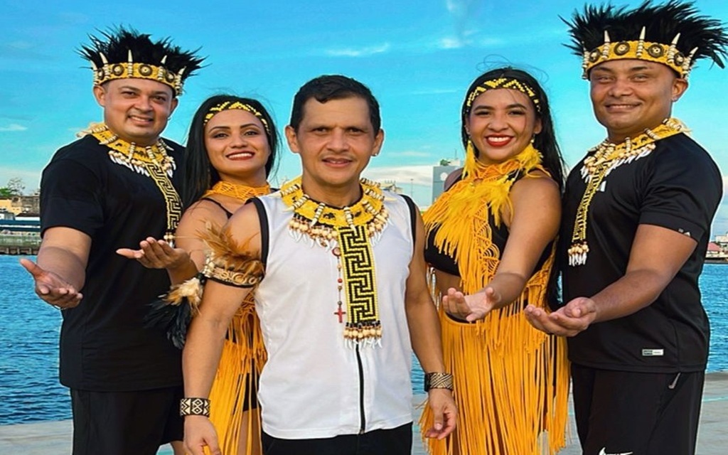 Frank Aguiar recebe os artistas para um programa especial