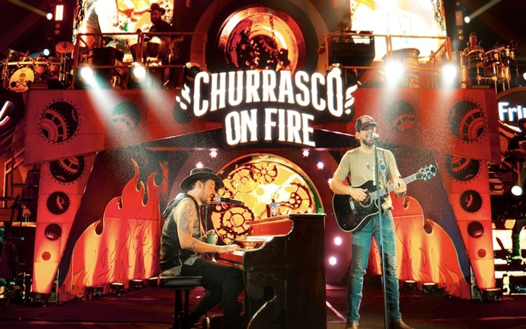 Evento conta com open churras, show exclusivo de três horas e o maior palco itinerante