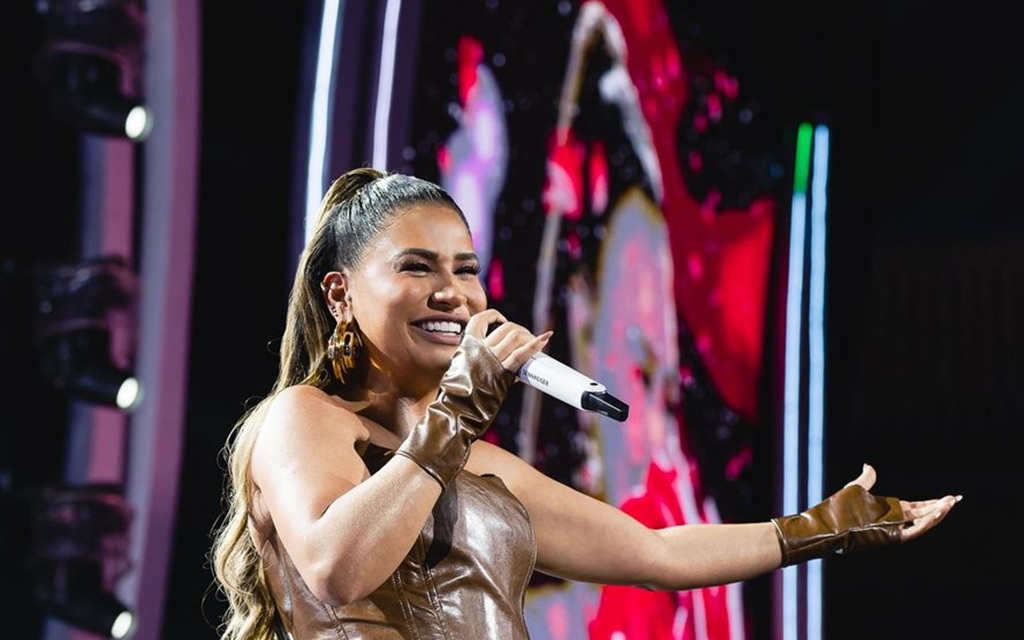 Simone Mendes vive um ano de grandes conquistas e continua a entregar hits para o público.