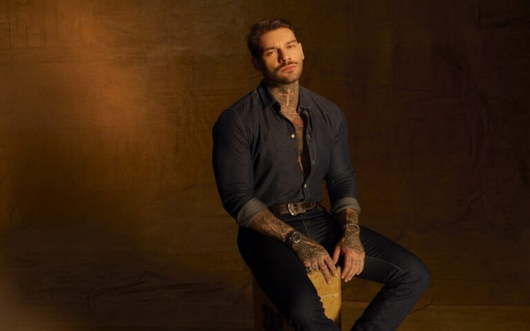 Lucas Lucco anuncia pré-venda de seu livro com brinde autografado