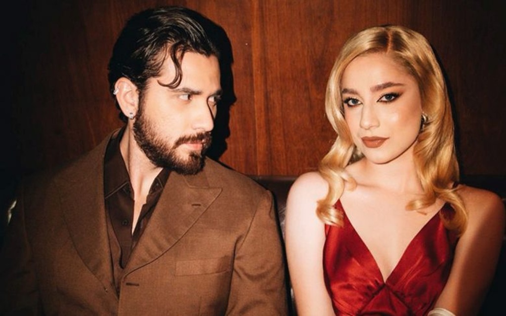 Cantora paranaense leva ao palco o universo nostálgico e vibrante de seu primeiro disco