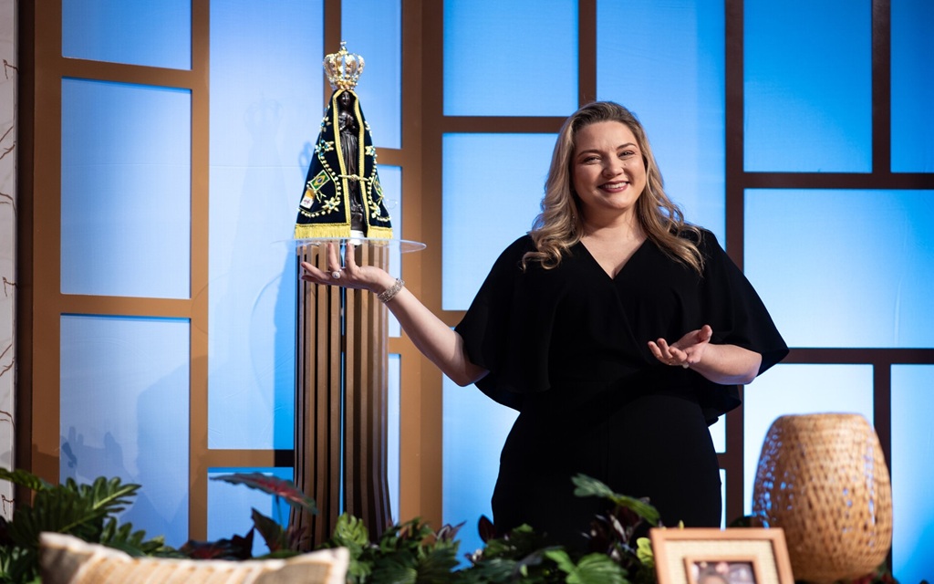 vão se apresentar intérpretes como Adriana Farias, Alexandre Arez, Roberto Seresteiro, Nando Rodrigues e a dupla Karina e Flaviane.