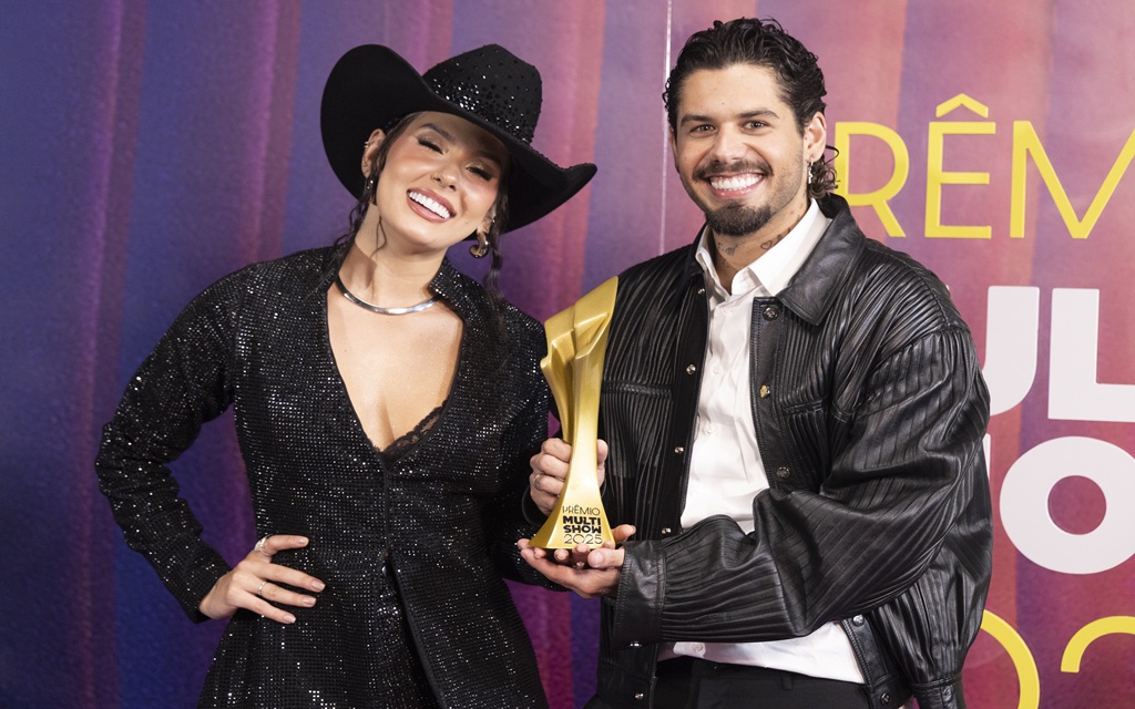 Uma das atrações mais aguardadas da cerimônia, a cantora subiu ao palco para apresentar dois de seus maiores sucessos