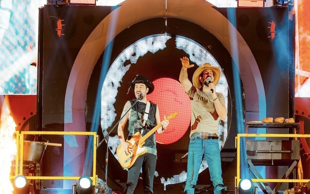 Fernando e Sorocaba desembarcam em Balneário Camboriú para o último Churrasco On Fire do ano