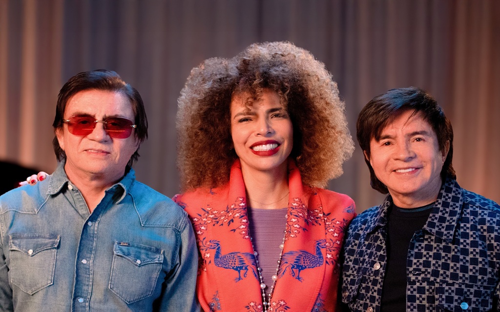 Chitãozinho & Xororó e Vanessa da Mata lançam releitura emocionante de “Foi Deus Quem Fez Você”