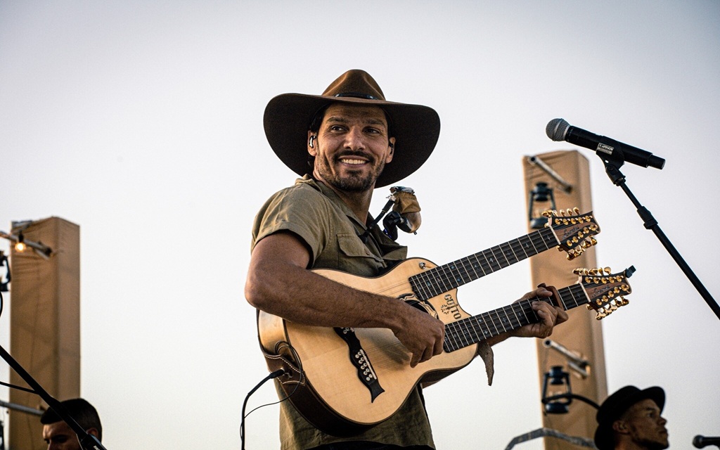 Aparecida Sertaneja traz diversos ritmos para o palco da TV Aparecida.