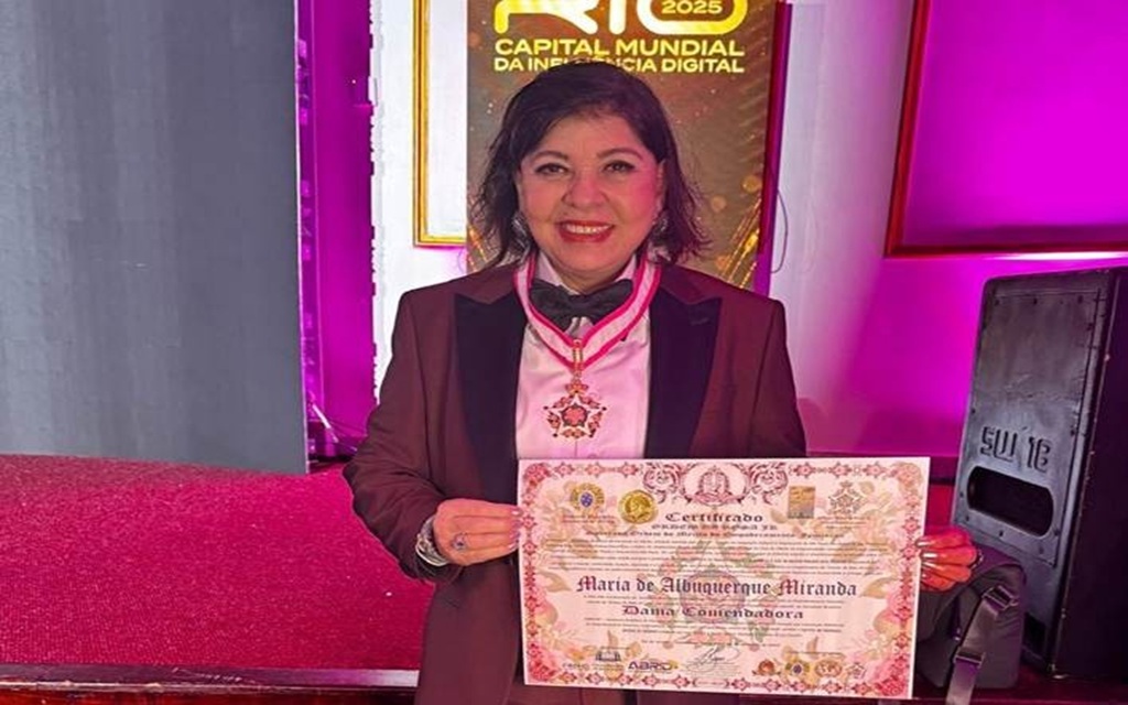 Roberta Miranda recebe homenagem no Copacabana Palace