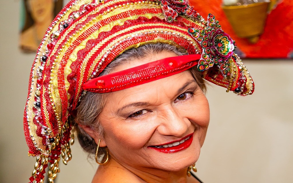 Bernadete França, natural de Rio Tinto (PA). A artista é envolvida com a música desde criança