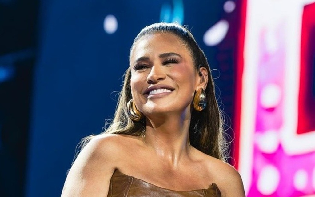 Disponibilizado na noite desta segunda (5), a artista liberou para o público a primeira música guia do projeto