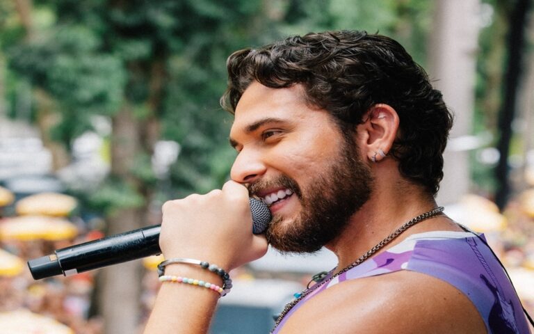 Bloco Solteiro Não Trai, comandado por Gustavo Mioto, reuniu mais de 800 mil pessoas no Parque do Ibirapuera