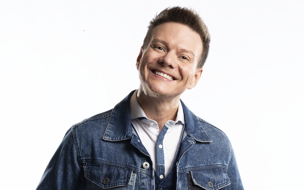 Michel Teló desfila com seu novo bloco no Carnaval de São Paulo