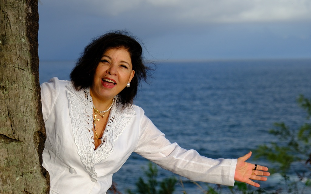 Roberta Miranda participa do Galo da Madrugada, em Recife, e canta no Carnaval de João Pessoa no dia 14