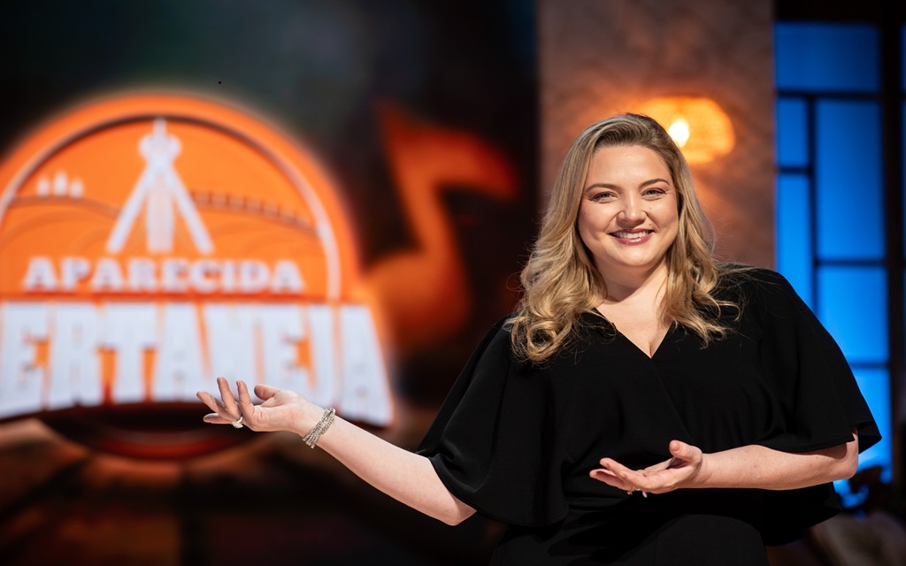 Dupla Racyne e Rafael canta seus sucessos no Aparecida Sertaneja