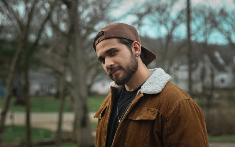 Gustavo Mioto mergulha em temporada criativa em Nashville para compor novo álbum