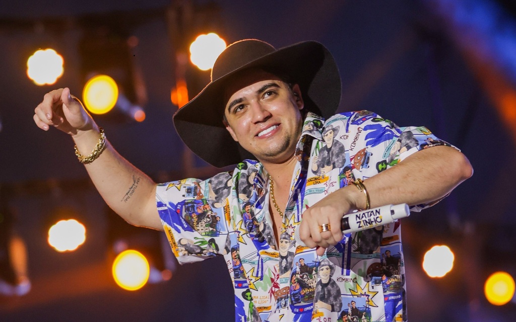 Vivendo uma das fases mais expressivas da carreira, o artista se consolida como um dos maiores nomes da música atual