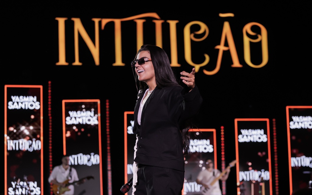 Yasmin Santos mergulha na sofrência e no romantismo em “Intuição Vol.3”