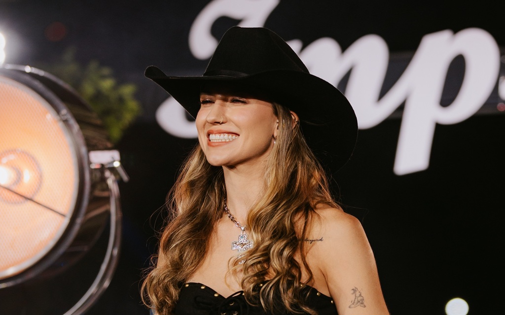 Bruna Viola aposta em repertório versátil na gravação de “Improvável 2” 