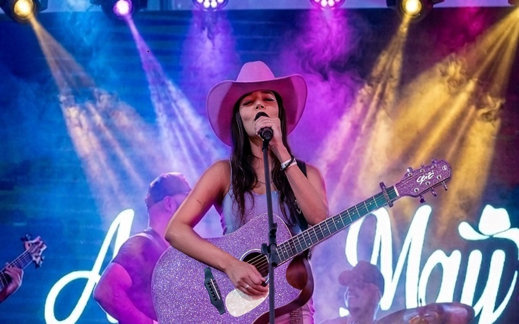 Ariane May lança “Porteira” e chama atenção com carreira independente