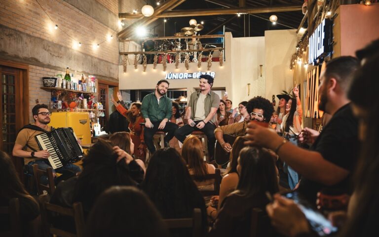 Cheiro de Culpado”, de Júnior & Cézar, alcança o Top 3 do Spotify Charts Brasil