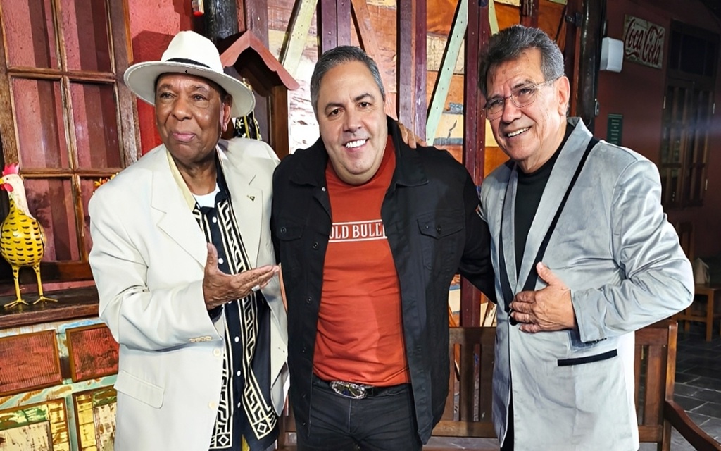Durante o programa, os convidados compartilham momentos marcantes da carreira