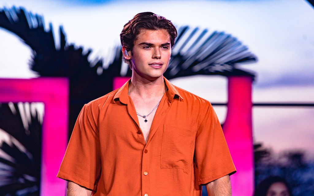 João Henrique chega a São Paulo em nova fase e apresenta “Sentidos Vol. 2” com “Ambiente Perfeito”, ao lado de Marília Tavares