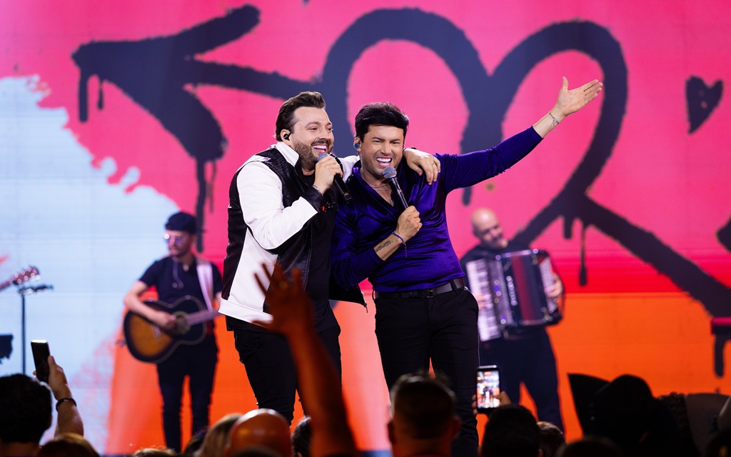 Ruan & Leandro revisitam clássicos do sertanejo e apresentam “De Volta ao Lar, EP. 01”