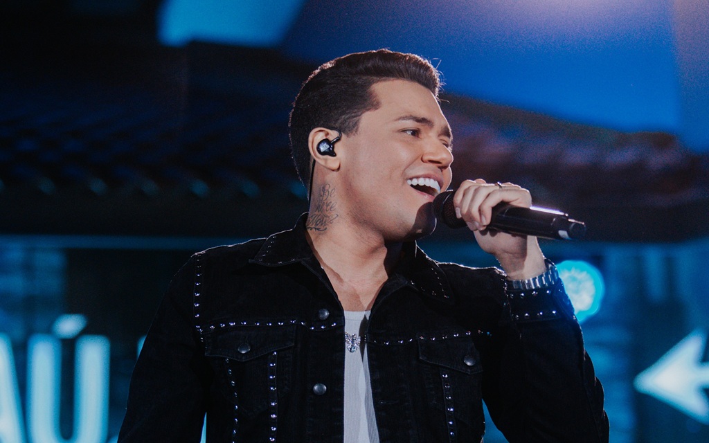 Felipe Araújo abre os caminhos de “De Ponta a Ponta em Barretos” com o single “Desgramou”