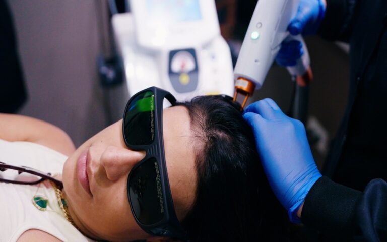 Simone Mendes aposta em novo protocolo capilar após enfrentar queda de cabelo